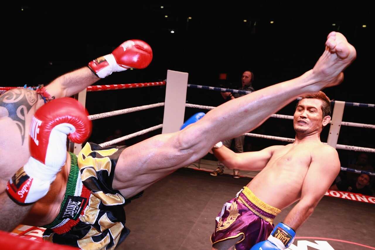Beliebte Sportarten in Thailand, Zwei Manner im Boxkampf Muay Thai