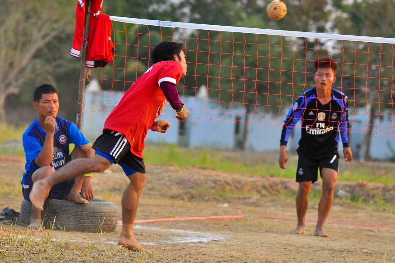 Beliebte Sportarten in Thailand, Drei Männer spielen Takraw