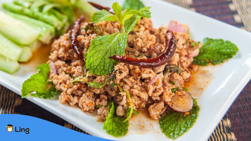 Laab ist ein köstlicher Thai Salat aus dem Isaan, dem Nordwesten des Landes