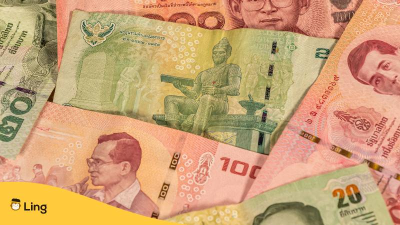 Banknoten in thailändischer Währung Thai Baht zeigen alte Könige und auch den neuen König