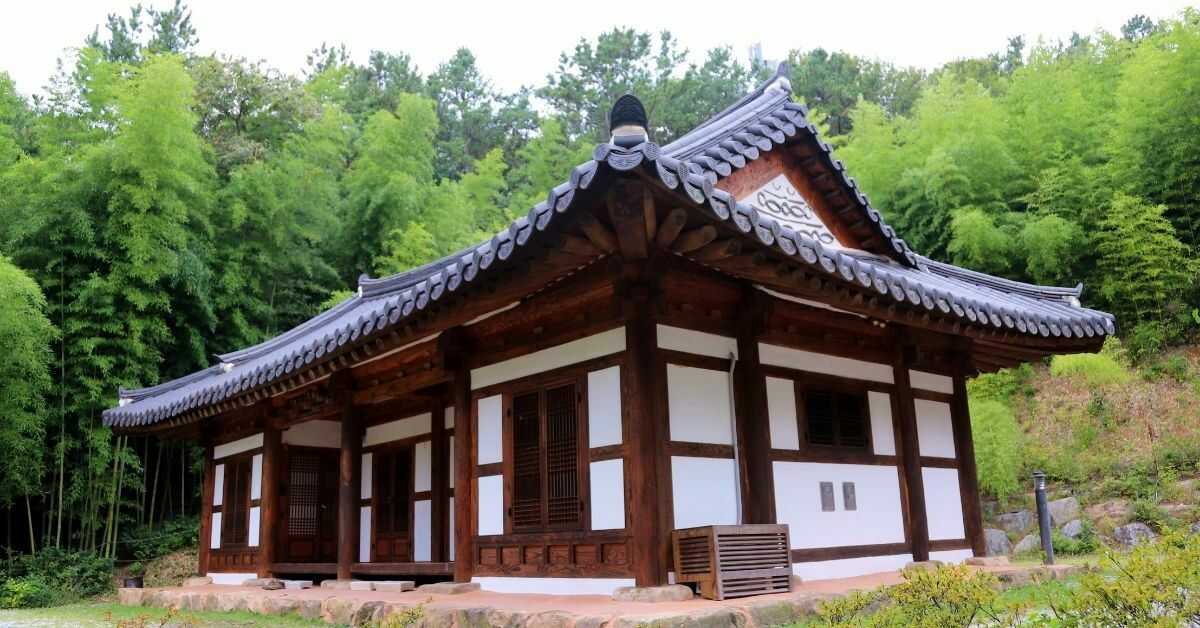 한옥 게스트하우스 (Hanok Geseuteuhauseu) | English Translation: Hanok Guesthouses