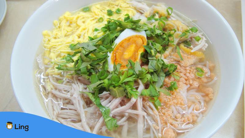 Pork Chicken Egg Noodle Soup Bun Thang