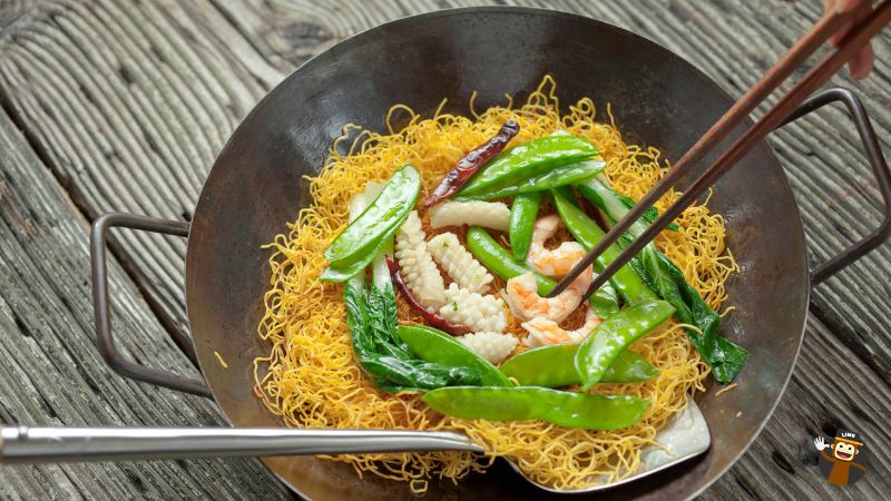 Equipment-In-Cooking-Cantonese-Chow-Mein-Ling