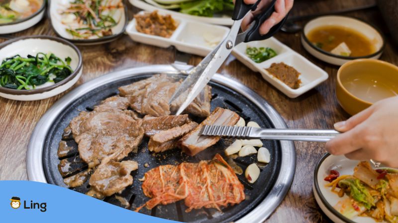 Koreanischer BBQ Tischgrill mit unterschiedlichem fleisch