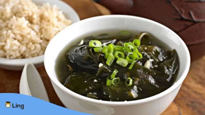 Koreanische Seetang-Suppe
