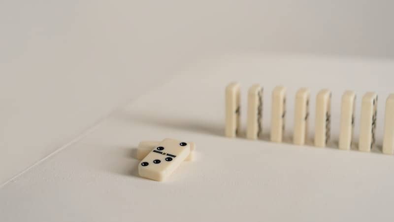 Domino theory 