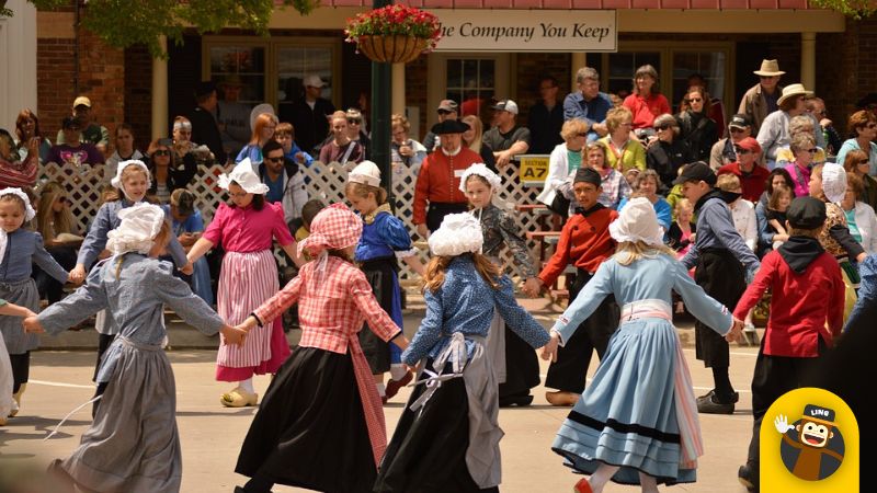 traditional Dutch women's clothing