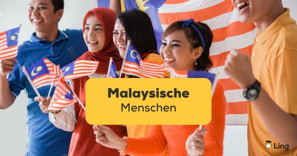 Gruppe malaysische Menschen haben die malaysische Flagge in der Hand