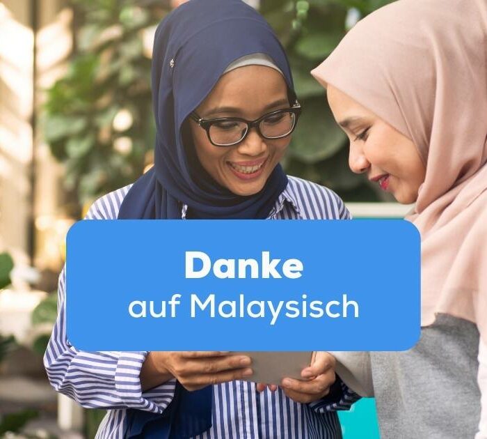 Zwei Freundinnen im Kopftuch unterhalten sich über Danke auf Malaysisch