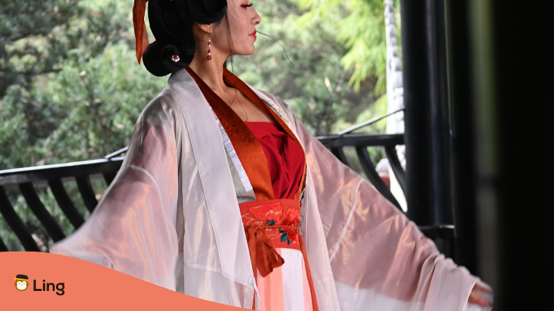 Hanfu, traditional Chinese clothing, and the young people in Hong