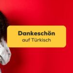 Türkische Frau hält ihre Hand ans Herz um Dankeschön auf Türkisch auszudrücken