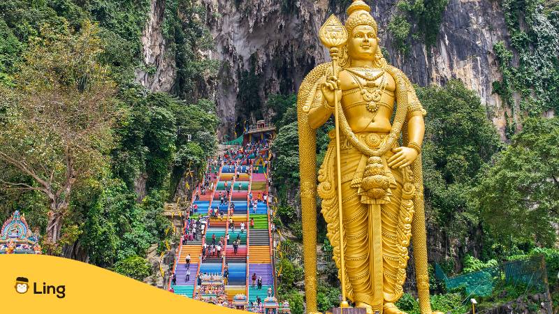 Statue vor der Batu Höhle in Malaysia ist eine berühmte Sehenswürdigkeit