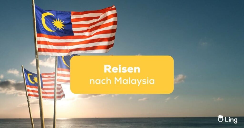 Malaysische Flaggen wehen im Wind bei auf einer Reise nach Malaysia
