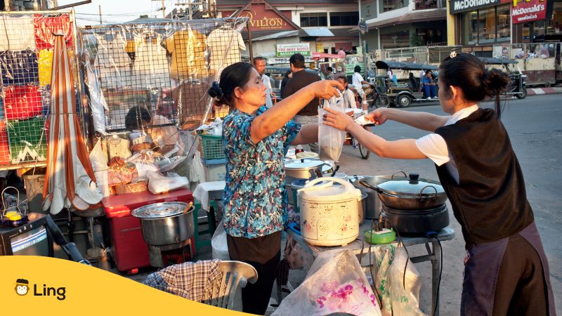 Shopping Phrases In Thai - morning market in Thailand