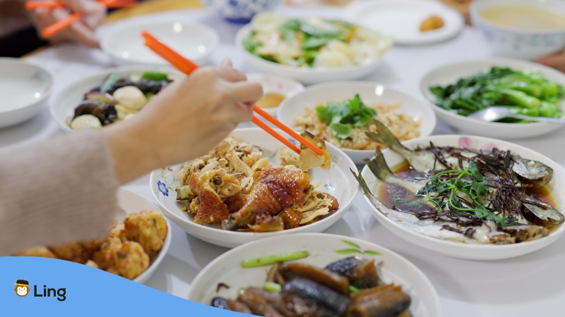 Use chopsticks with good manners and etiquette in Hong Kong.