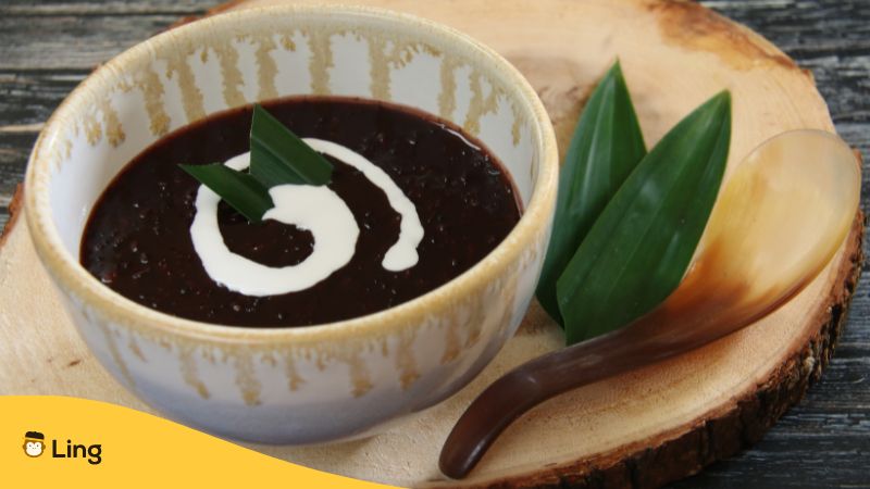 Pulut hitam might be one of the more difficult to pronounce Malay dessert names, but it's so easy to finish up!