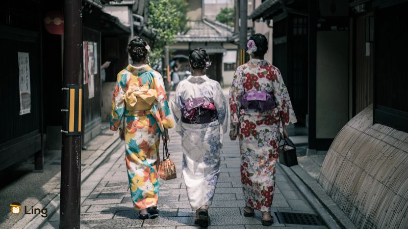Famous Japanese Words - Japanese girls wearing kimonos