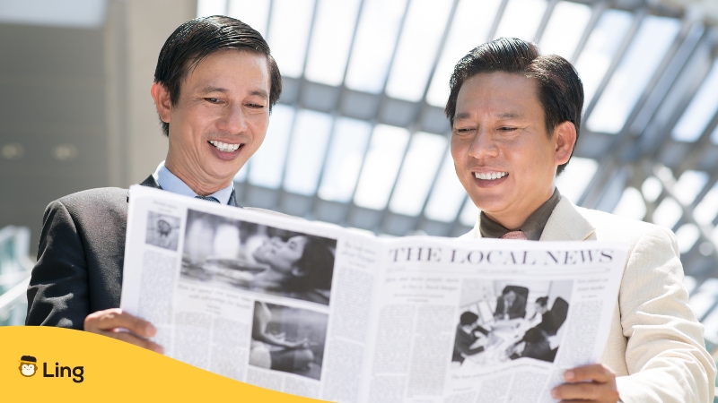 Read News In Thai-ling-app-two-men-reading-local-newspaper