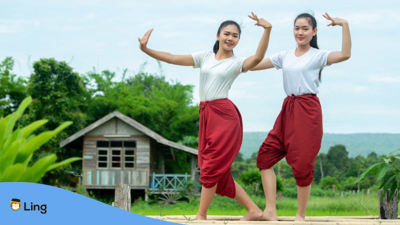Thai Traditional Music - Girls dancing to the rhythm of Thai music.