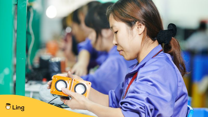 work culture of Chinese people Ling App factory worker