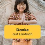 Laotisches Mädchen macht den Nop um Danke auf Laotisch zu sagen