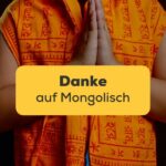 Mann hält beide Hände vor seiner Brust aneinander um Danke auf Mongolisch auszudrücken