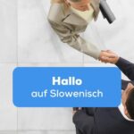 Vogelperspektive Frau und Mann im Anzug schütteln sich die Hände um Hallo auf Slowenisch zu sagen