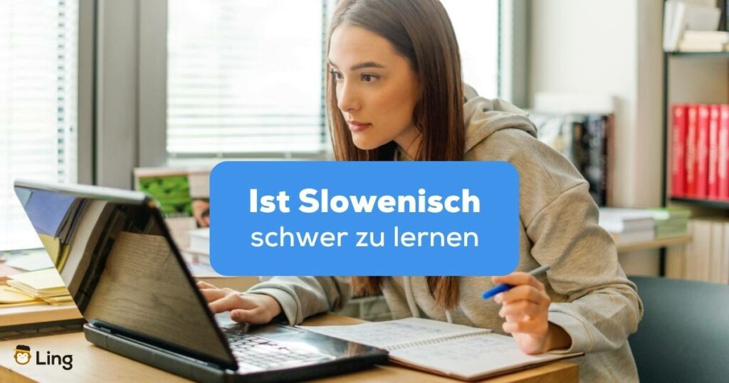 Frau lernt am Schreibtisch mit einem Laptop und fragt sich Ist Slowenisch schwer zu lernen