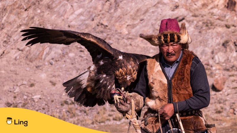 Mongolischer Mann mit Adler