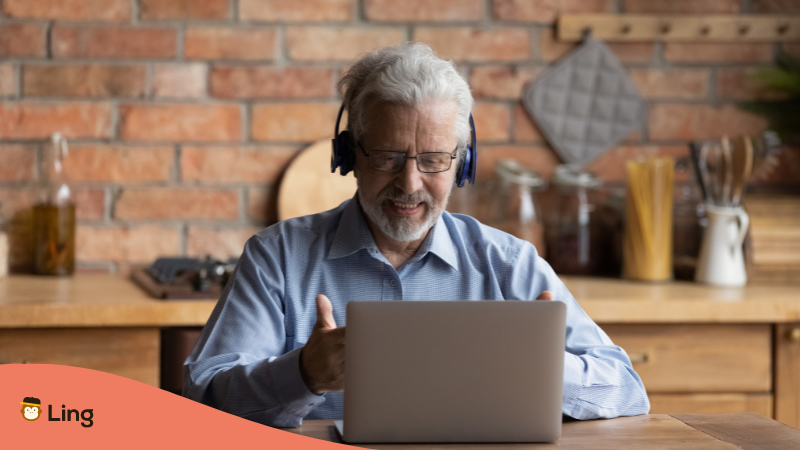 No Tagalog On Duolingo - Aphoto of a man using computer searching for alternatives