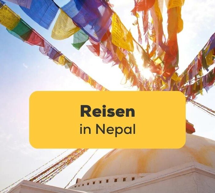 Bunte Gebetsflaggen am Tempel in Kathmandu beim Reisen in Nepal