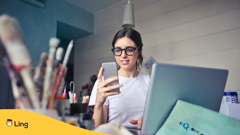 woman working on her laptop - french work culture 