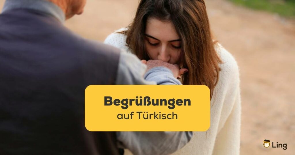 Junge Frau küsst die Hand einer älteren Respektsperson als eine der Begrüßungen auf Türkisch