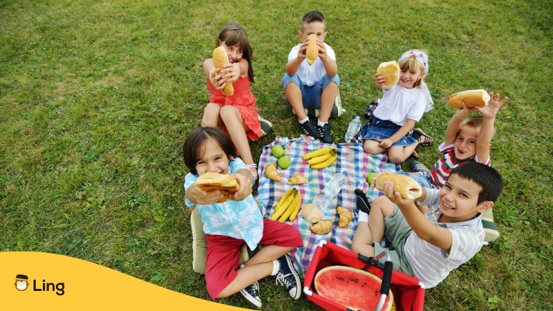Kids having picnic - Other Japanese Words For Picnic