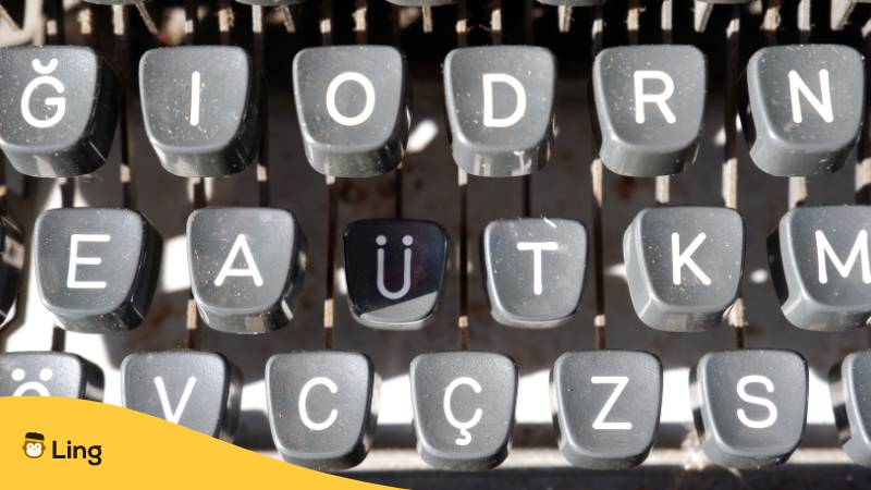 Türkische Schreibmaschine mit türkischem Alphabet lerne mit der Ling-App mehr