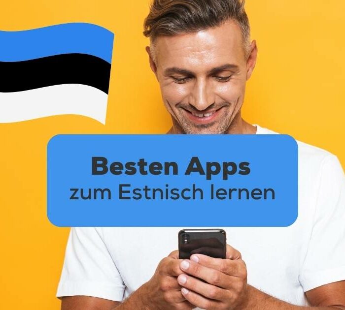 Blonder Mann schaut auf sein Handy und freut sich die Ling-App gefunden zu haben unter den besten Apps zum Estnisch lernen