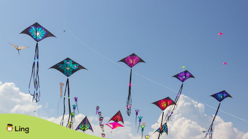 Malaysian Childhood Games (Kite Flying)- Ling App