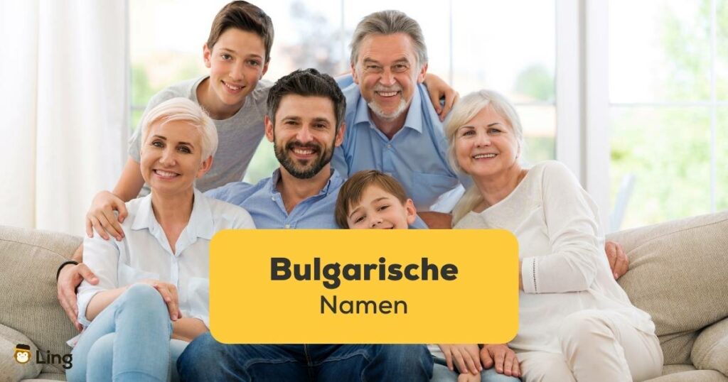 Bulgarische Familie sitzt gemeinsam auf dem Sofa und spricht über bulgarische Namen für den Nachwuchs