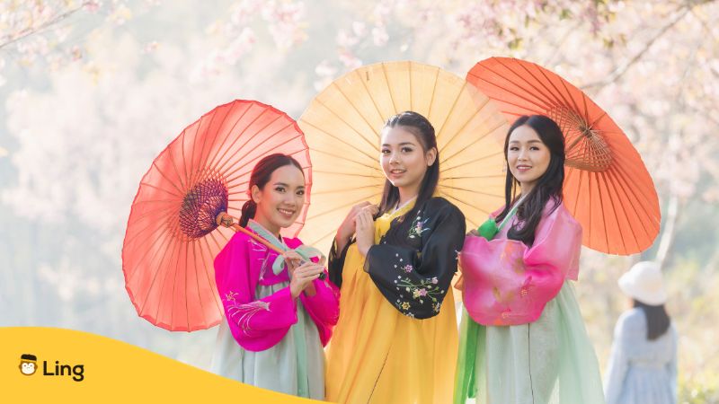 Women wearing traditional Korean Seollal Hanbok 