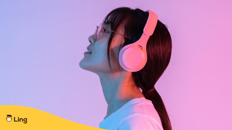 Mongolian-Words-For-Gadgets-ling-app-Portrait-of-Young-Asian-Girl-Wearing-Headphones