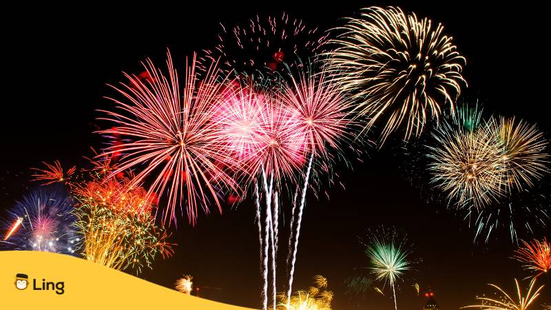Ein Feuerwerk verkündet ein frohes neues Jahr auf Armenisch