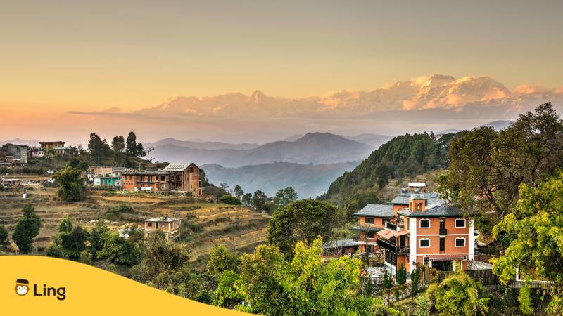 Bild zeigt Bergdorf in den Bergen Nepals zur abschließenden Überlegung - Ist Nepali schwer zu lernen? -