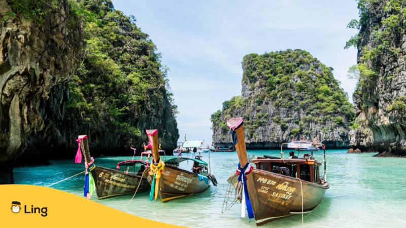 Boote auf einer Insel in Phuket, Thailand.
Lerne Länder auf Polnisch mit der Ling-App.