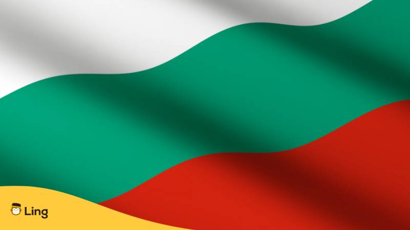 Die bulgarische Flagge bestehend aus den Farben weiß, grün und rot mit ihrer symbolischen Bedeutung