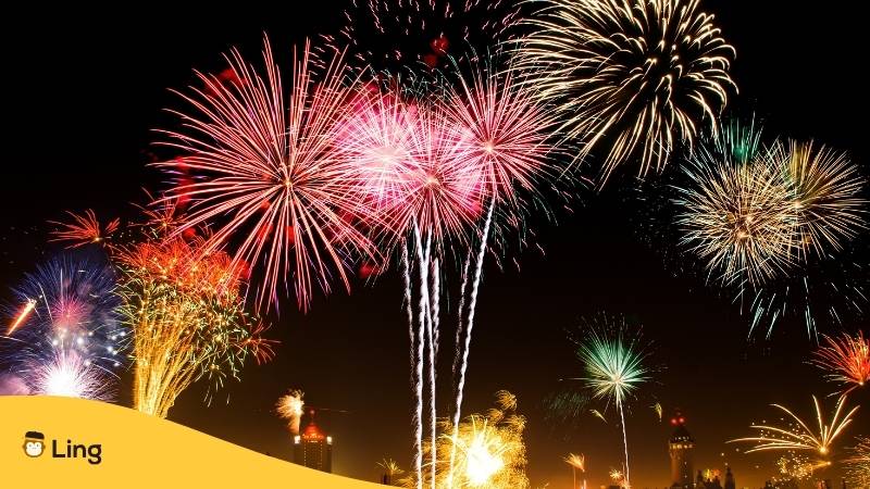 Großes Feuerwerk in Polen. Lerne Frohes Neues Jahr auf Polnisch zu sagen mit der Ling-App.