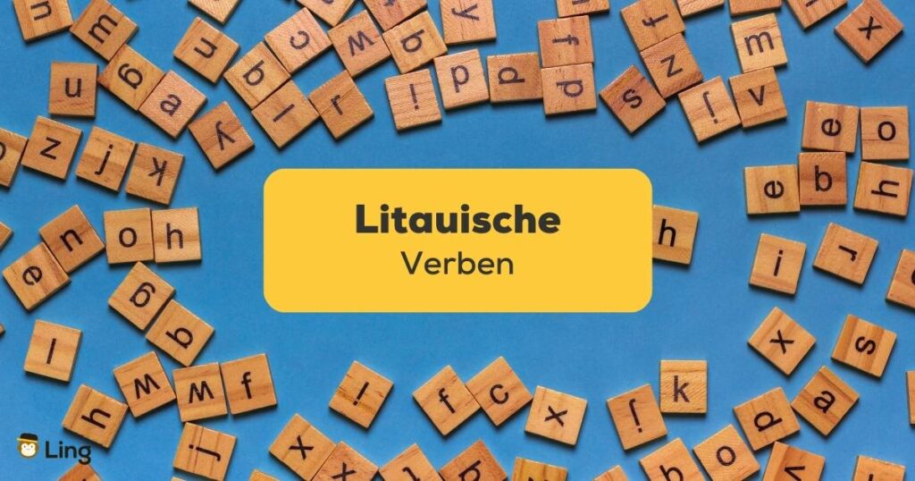 Holzwürfel mit Buchstaben auf blauen Grund. Lerne litauische Verben mit der Ling-App.