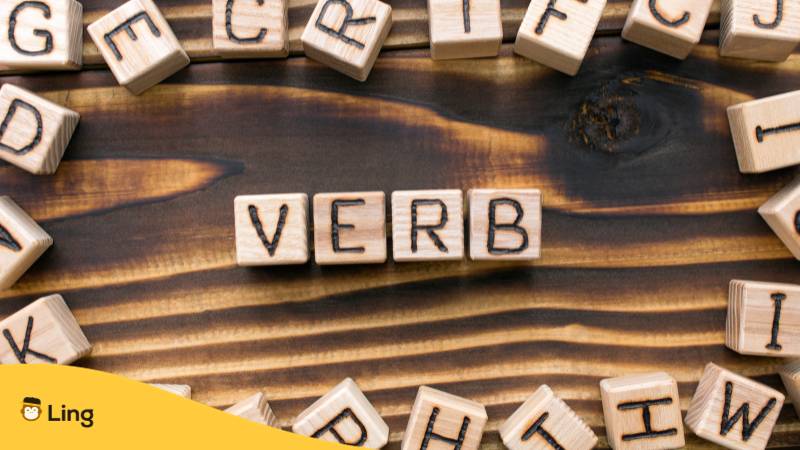 Aus Holzwürfeln zusammengesetztes Wort zu Verb. Lerne litauische Verben mit der Ling-App.
