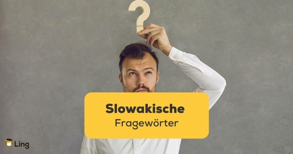 Fragend blickender Mann, der ein Fragezeichen hält und über eine Antwort auf eine schwierige Frage nachdenkt. Lerne wichtige slowakische Fragewörter mit der Ling-App.