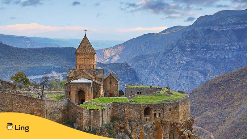 Alte armenisches Kloster in den Bergen von Armenien.