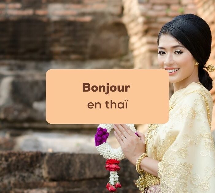 bonjour en thaï Femme thaïlandaise saluant avec le wai
